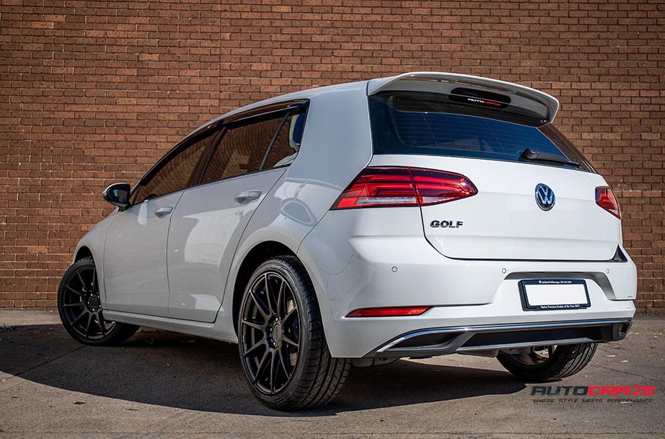 VOLKSWAGEN GOLF ESSEN SATIN BLACK